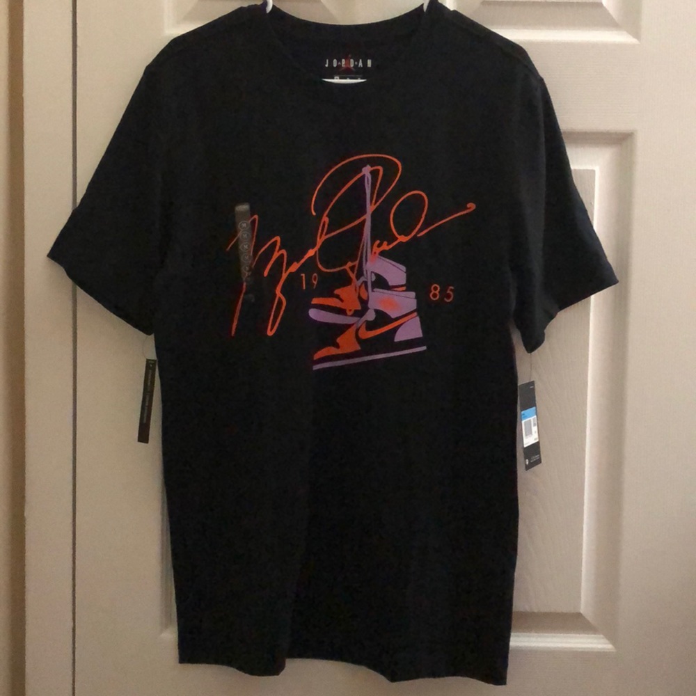 NWT Air Jordan Signature Black Tshirt w/ Design - Picture 1 of 6